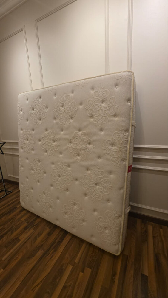 Large mattress excellent condition - 2