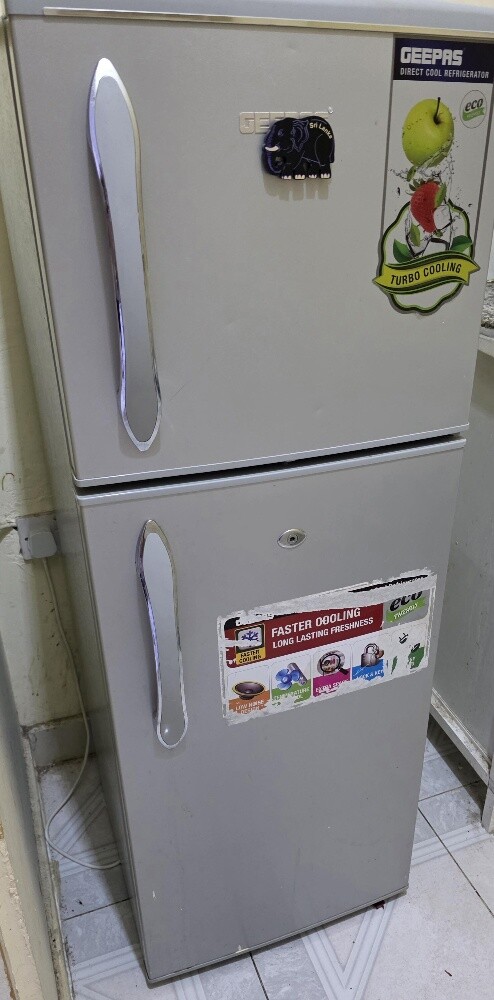 Geepas fridge - 2