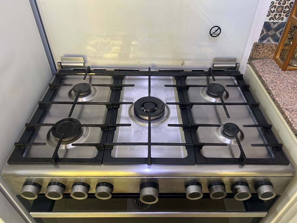 range in very good condition - 2