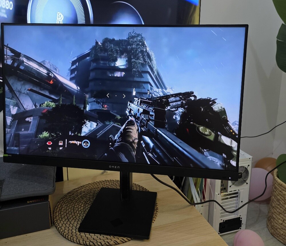 HP OMEN 32x31.5" Gaming Monitor - 8