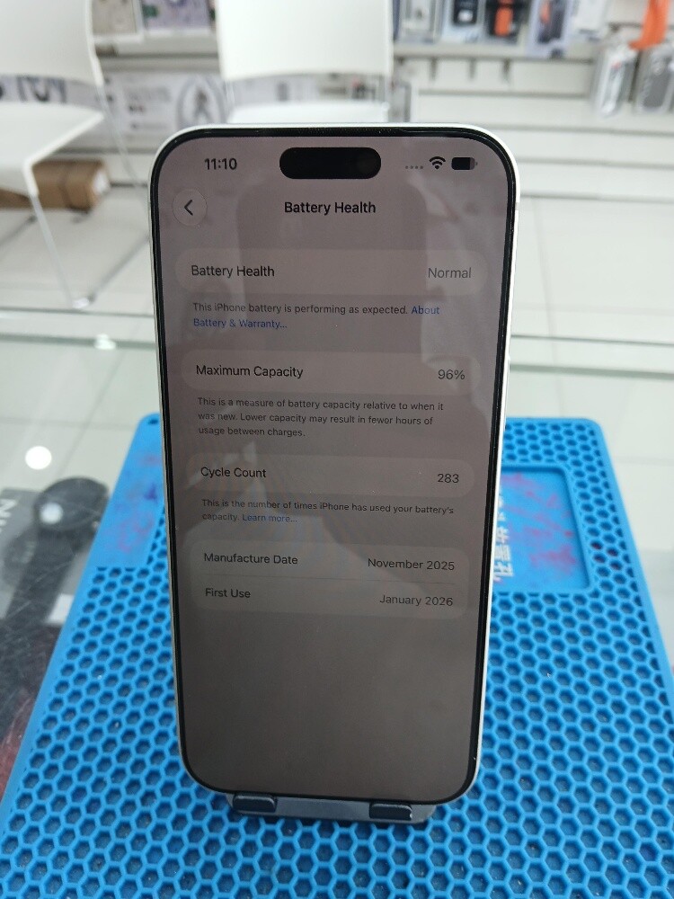 iPhone 17 Pro Max Sim - 2