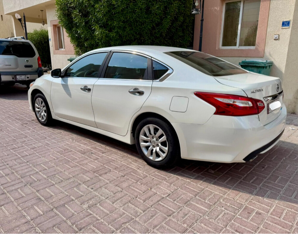 Altima first owner 140km very clean - 2
