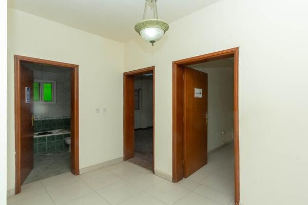Office for rent in AL Muntazah - 4