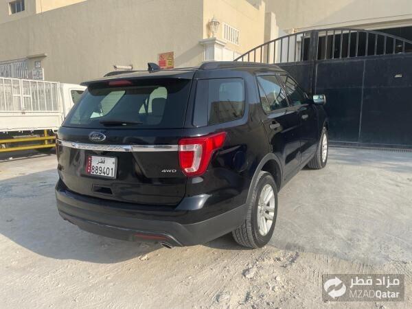 Ford Explorer 7 Seater 4x4. - 3
