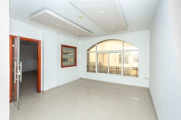 Office for  rent  in AlKhritiyat - 11
