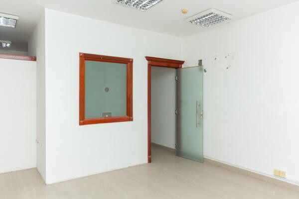 Office for  rent  in AlKhritiyat - 8