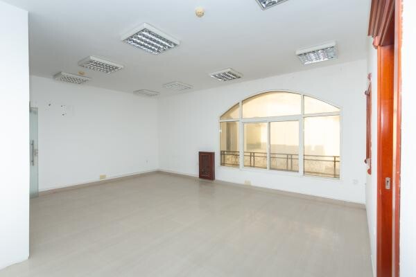 Office for  rent  in AlKhritiyat - 7