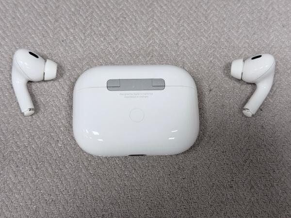 Apple AirPods 2nd Generation - 4
