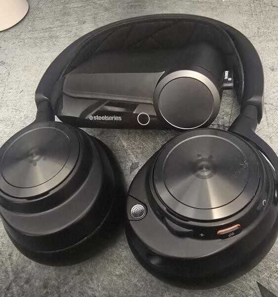 Arctis Nova Pro Wireless - 1