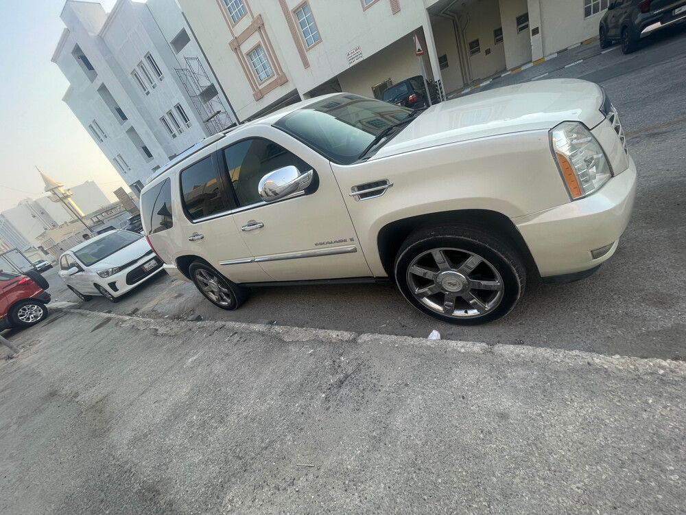 Cadillac Escalade - 3