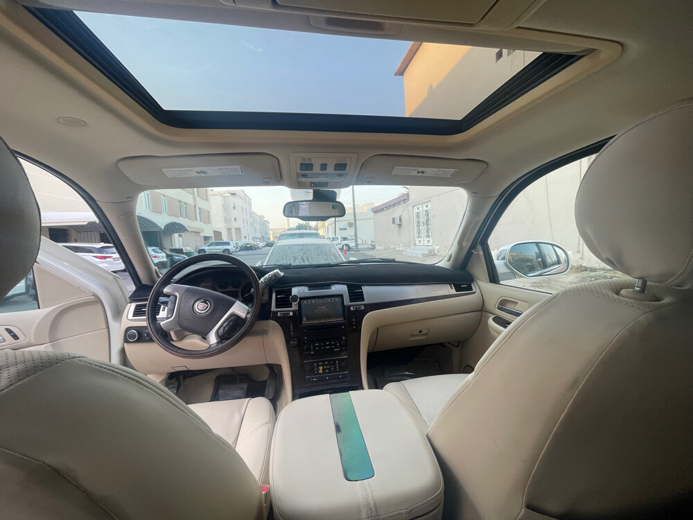 Cadillac Escalade - 8