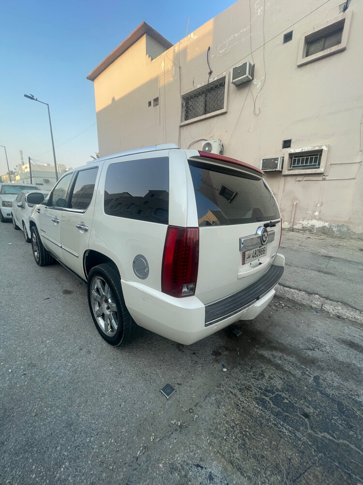 Cadillac Escalade - 2