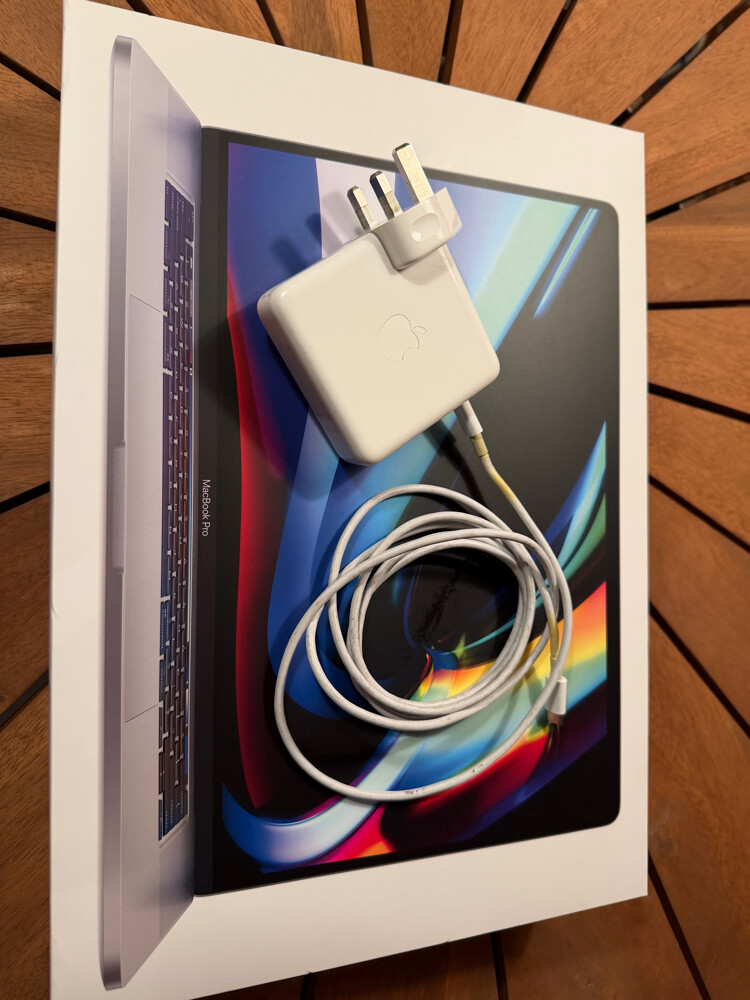 MacBook Pro 16-inch - 4