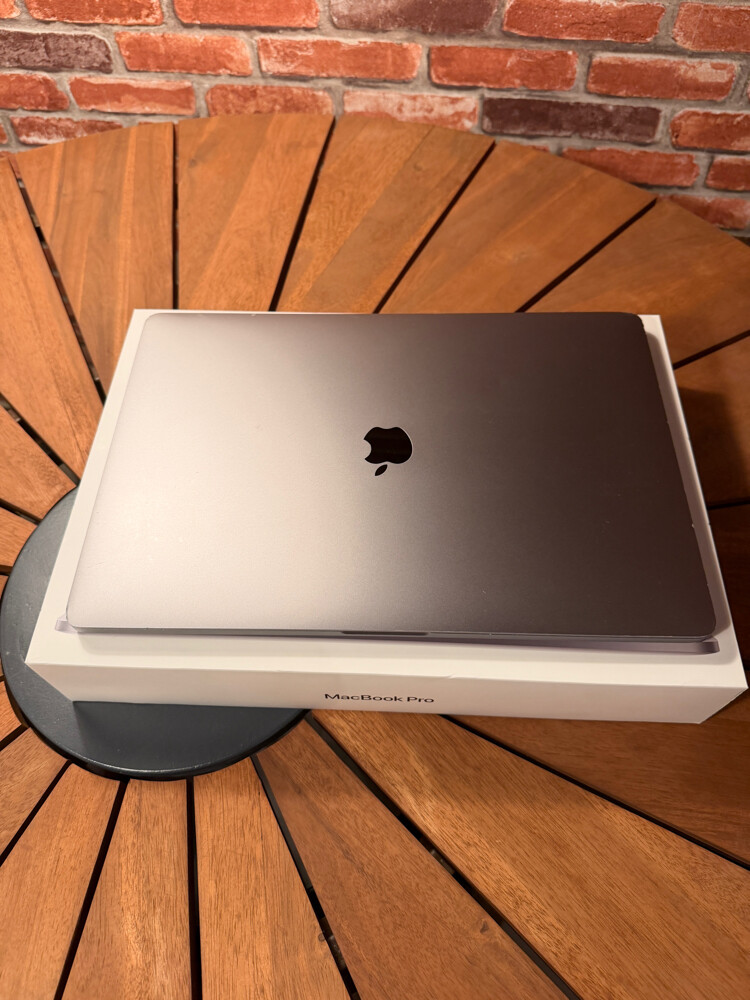 MacBook Pro 16-inch - 2