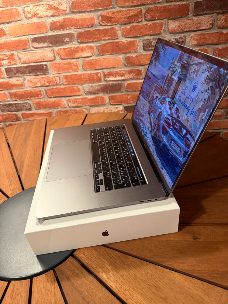 MacBook Pro 16-inch - 8