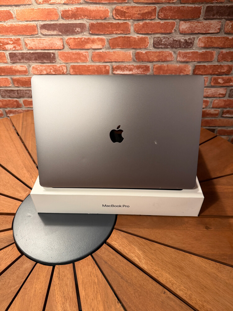 MacBook Pro 16-inch - 3
