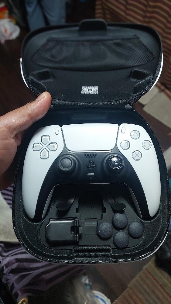 Sony PlayStation 5 controller - 1