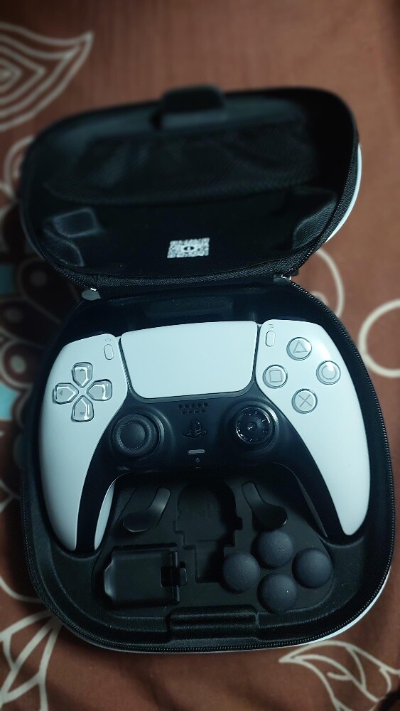 Sony PlayStation 5 controller - 2
