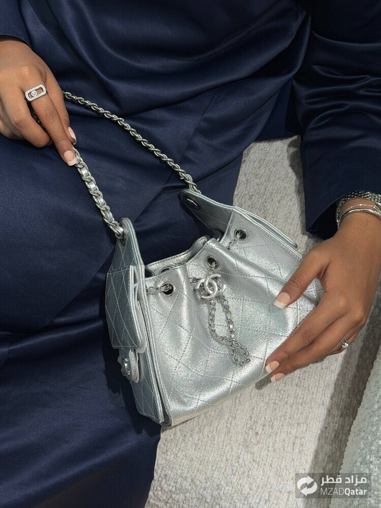 COCO 25 Small Handbag Silvery - 7