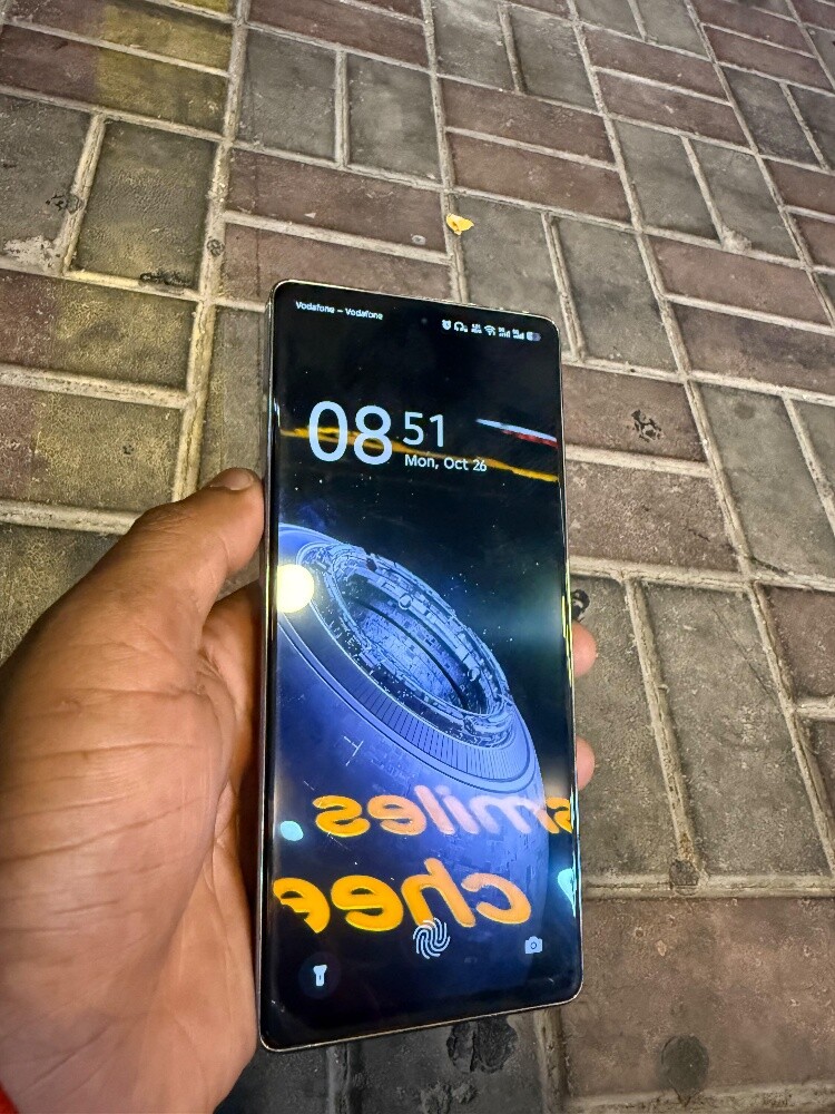 like new infinix Gt20 pro 256 gb - 3