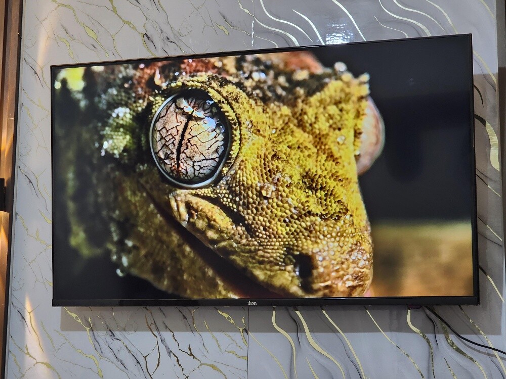 43 smart google tv same like new - 5