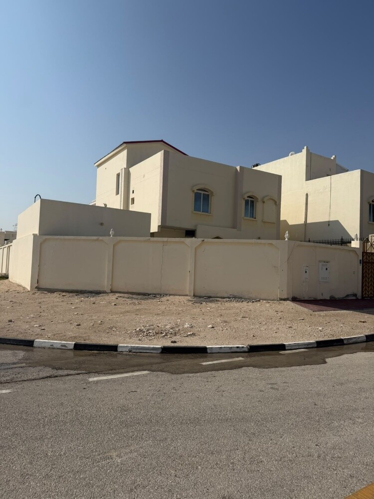 للايجار فيلا معيزر الجنوب مقابل و - 1