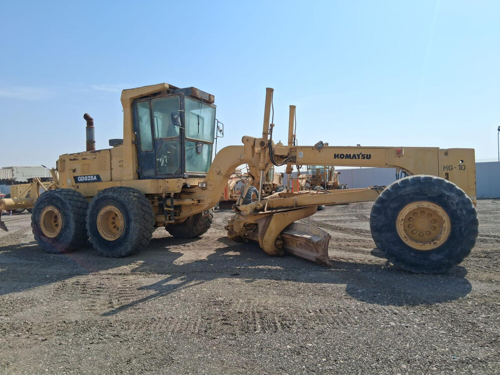 Komatsu 825 - 3