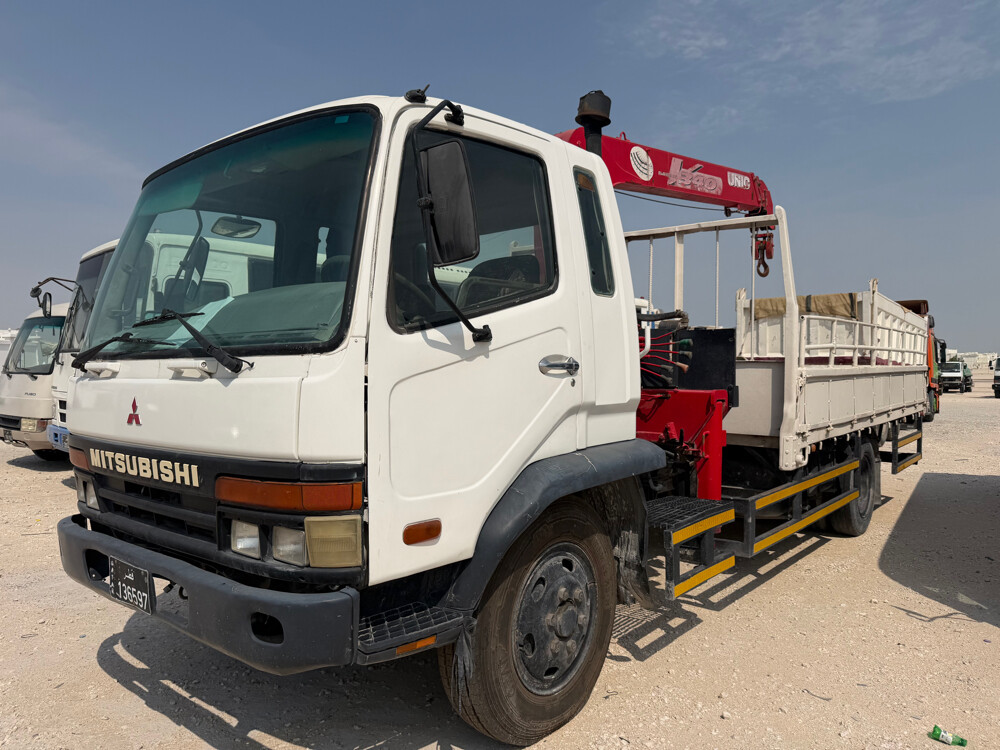 Mitsubishi 2006 with craine - 1