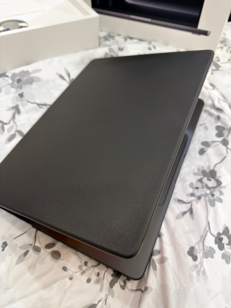New Apple MacBook Pro 14 M5 24GB2TB - 5