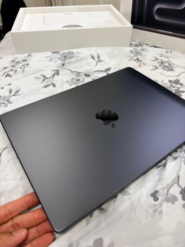 New Apple MacBook Pro 14 M5 24GB2TB - 2