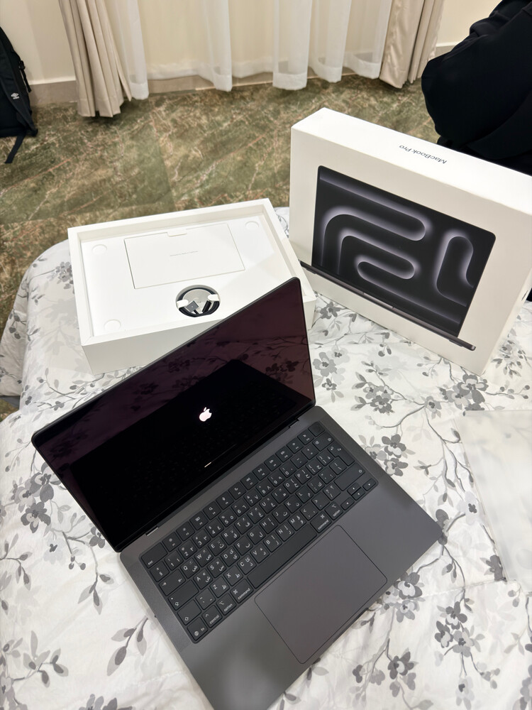 New Apple MacBook Pro 14 M5 24GB2TB - 1