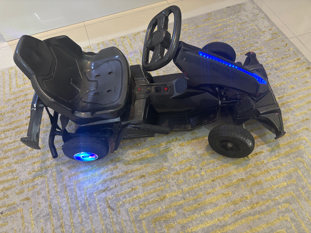 carbon fibre electric car - 4