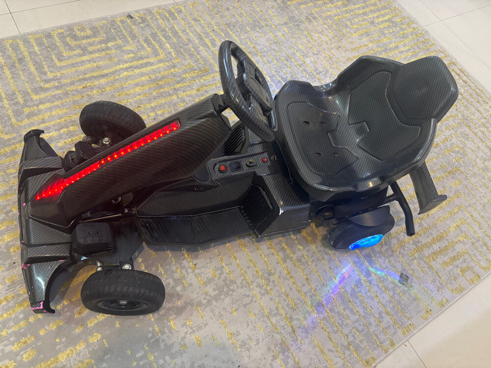 carbon fibre electric car - 3
