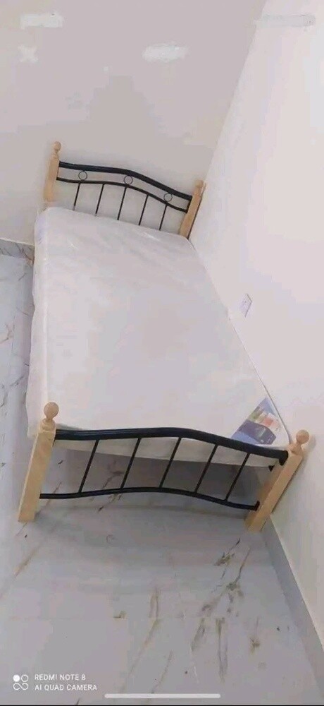 نحن نبيع نوعا من الأثاث الجديد. س - 2