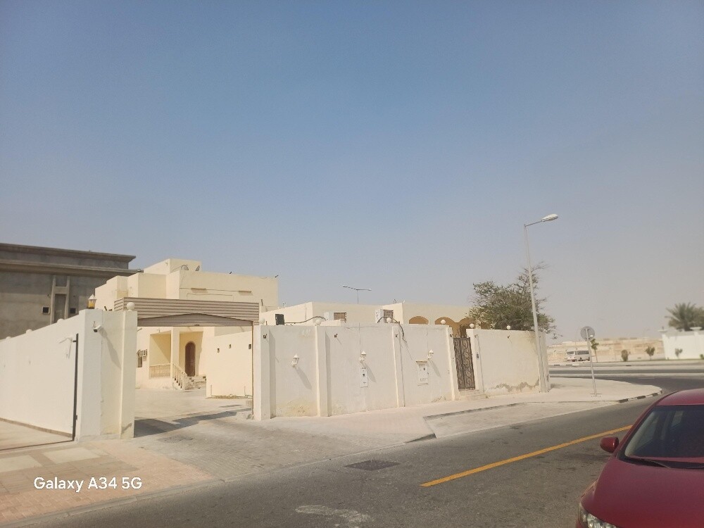 للبيع بيت شعبي في منطقه الدحيل - 3