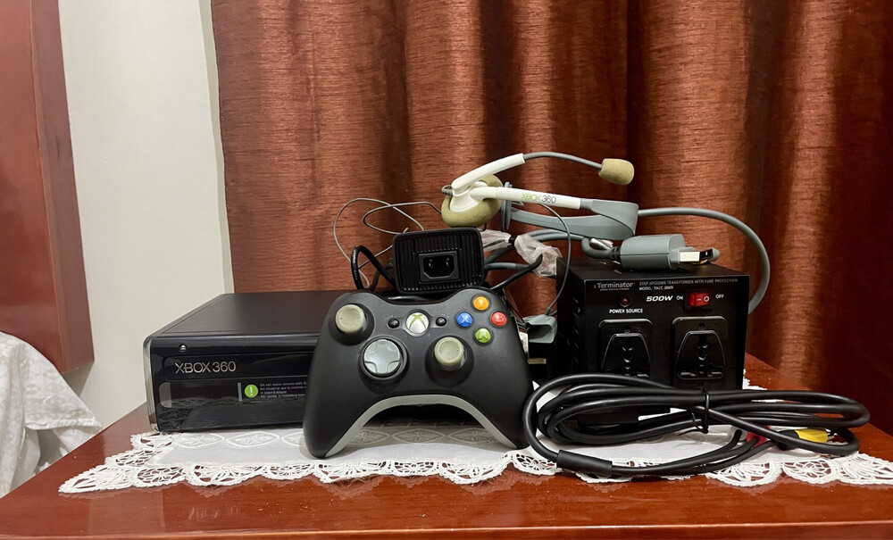 Xbox 360 S w/ Controller & Headset - 4