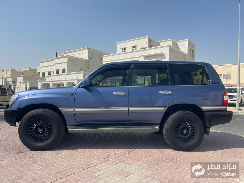 Toyota Lendcruser GXR - 1