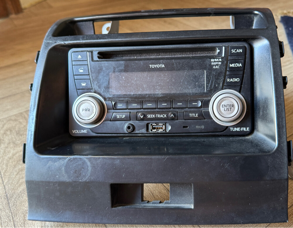 Land Cruiser GXR Radio Player - 1