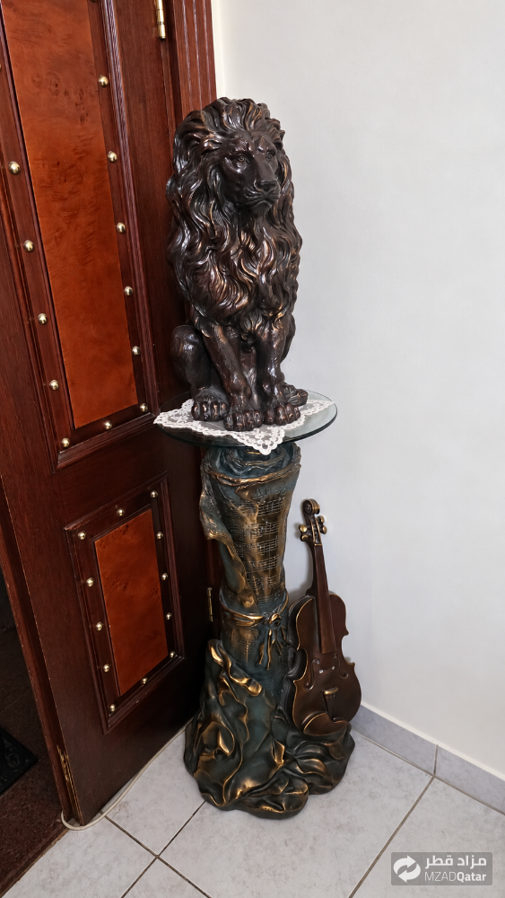 Elgnt Lion Statue wz Deco pedestal - 1