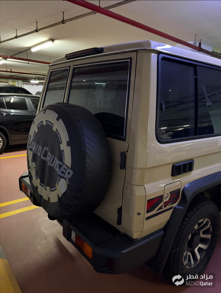 Toyota Land Cruiser 70 - 4