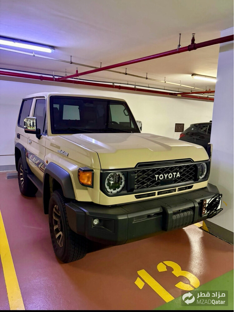 Toyota Land Cruiser 70 - 1