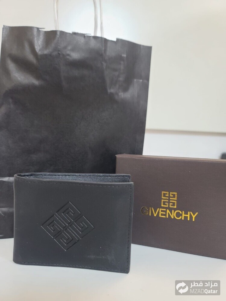 GlVENCHY - 4