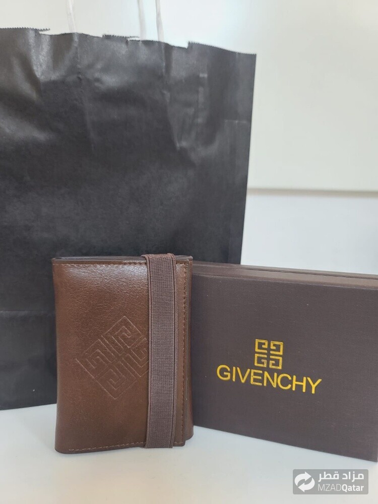 GlVENCHY - 1
