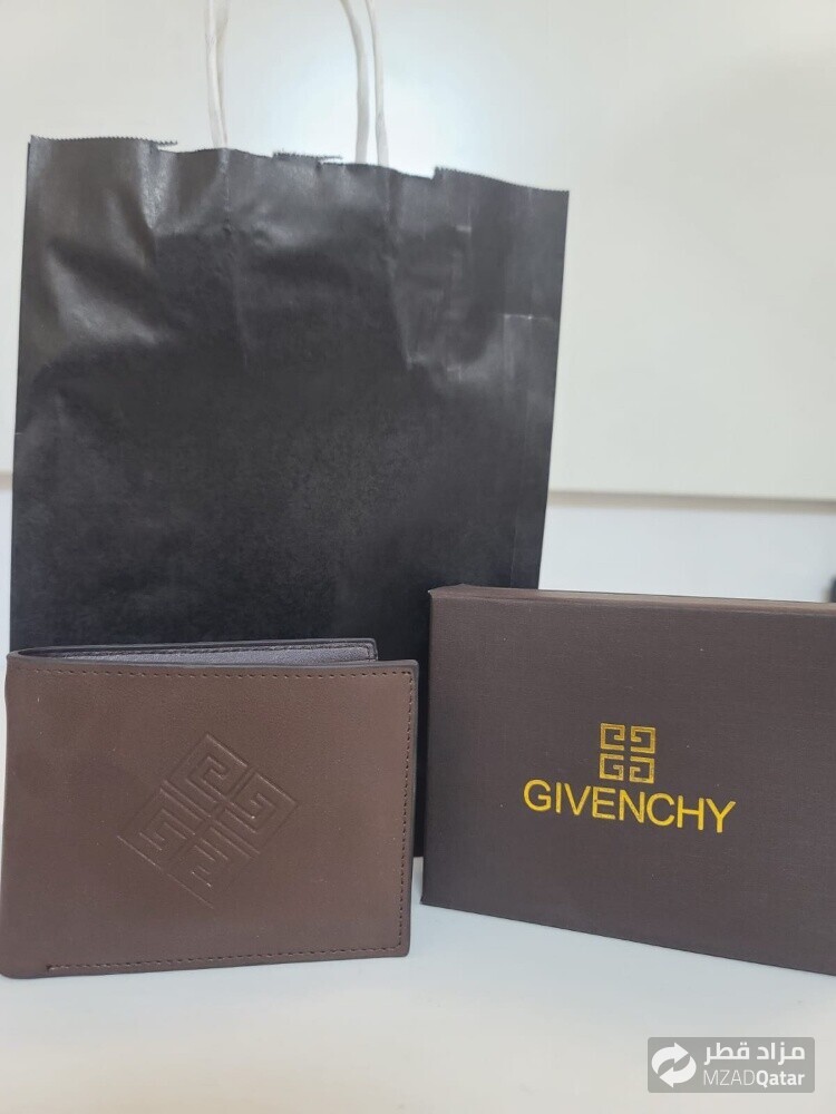 GlVENCHY - 6