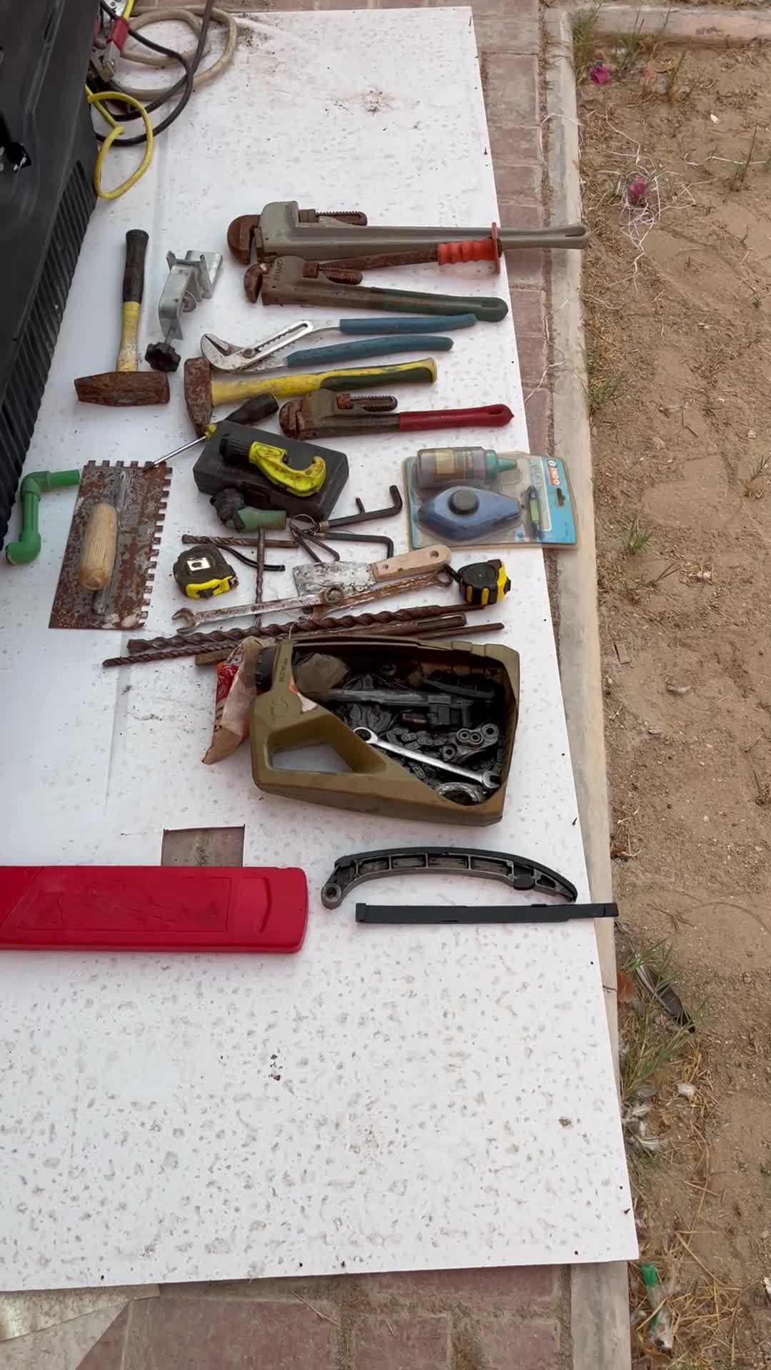 أدوات ومفاتيح متنوعة وصندوق مخصص  - 2