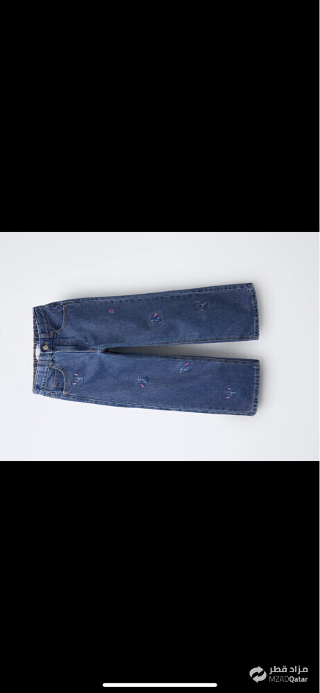 sweatshirt and denim trousers - 1