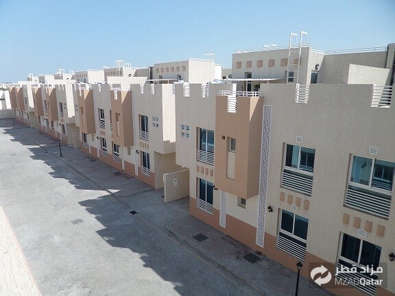 شقق بمجمع ساكنى للايجار بالمطار - 1