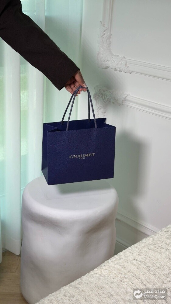 Chaumet Bee de Chaumet small
model - 5