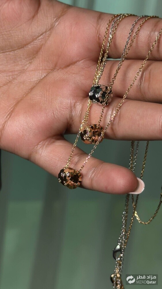 Chaumet Bee de Chaumet small
model - 4