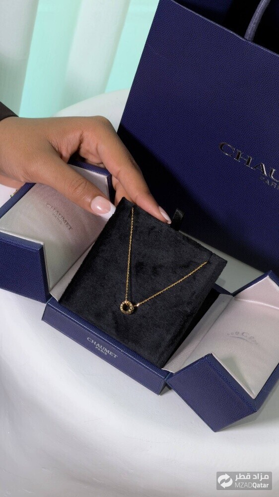 Chaumet Bee de Chaumet small
model - 2